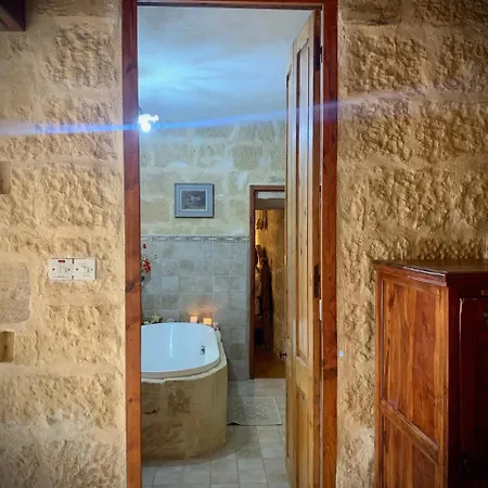 Ka18 - Designer Town House - Uniquely Maltese! Maison d'hôtes