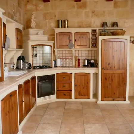 Ka18 - Designer Town House - Uniquely Maltese! Πανσιόν