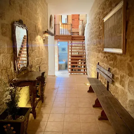 Ka18 - Designer Town House - Uniquely Maltese! Pensiune Żejtun