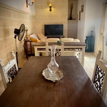 Ka18 - Designer Town House - Uniquely Maltese! *